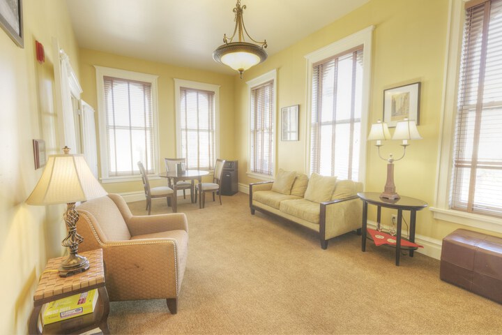 Room 83 of 148