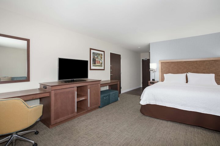 Room 17 of 27