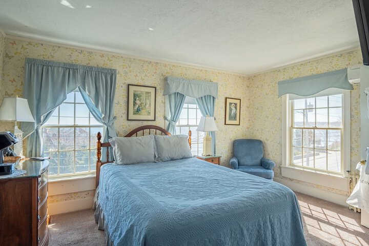 Room 28 of 46