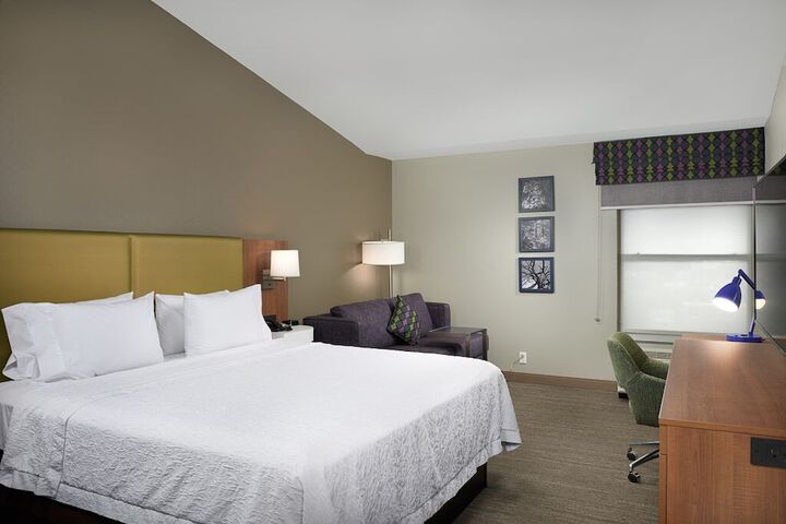Room 17 of 28