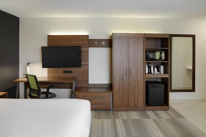Holiday Inn Express Toronto - Downtown by IHG