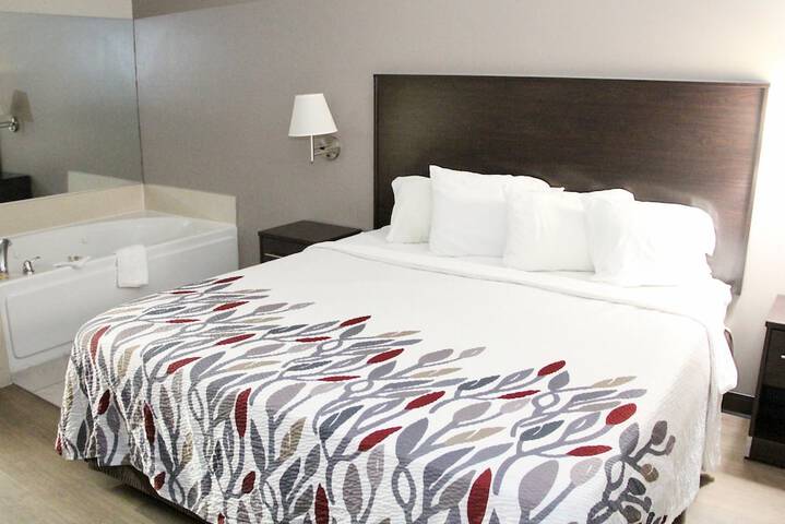 Red Roof Inn & Suites Lake Orion / Auburn Hills
