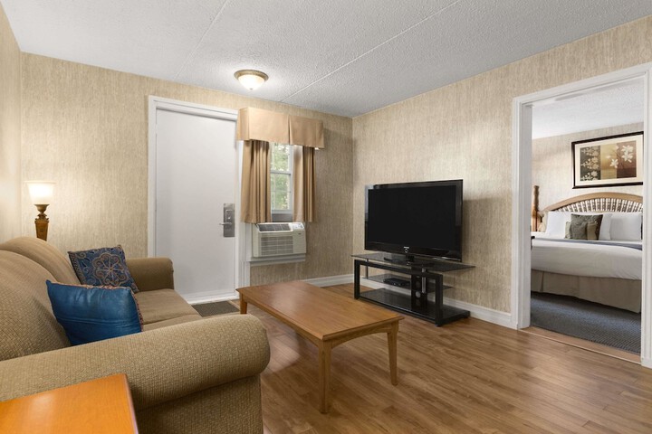 Room 17 of 28
