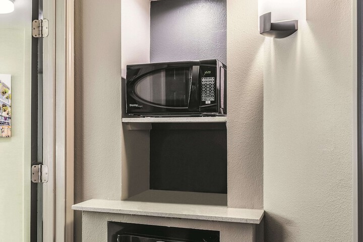 Room 28 of 65