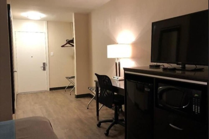 Room 11 of 27