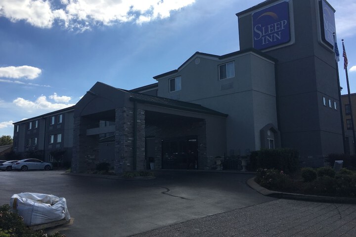Hotel 6 of 49
