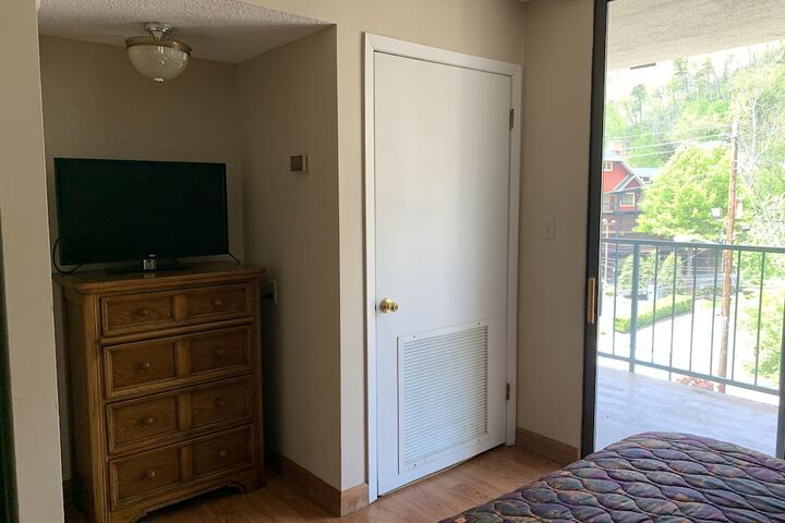 Room 104 of 165