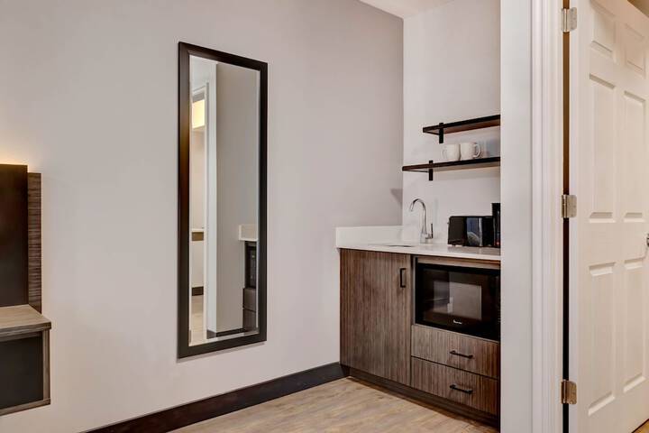 Room 11 of 25