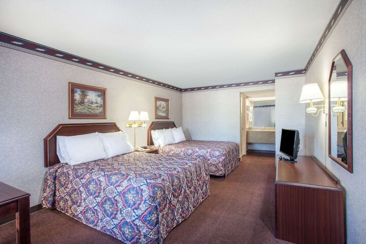 Room 7 of 25