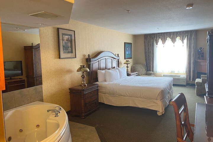 Merit Hotel & Suites