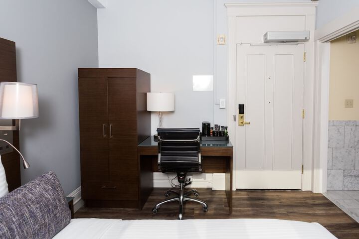 Room 15 of 38
