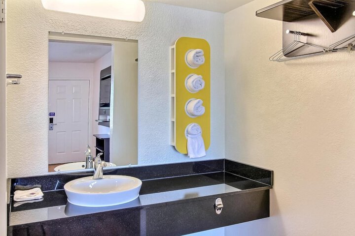 Room 17 of 26