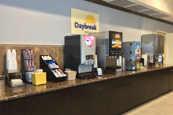 Days Inn & Suites by Wyndham Galveston West / Seawall