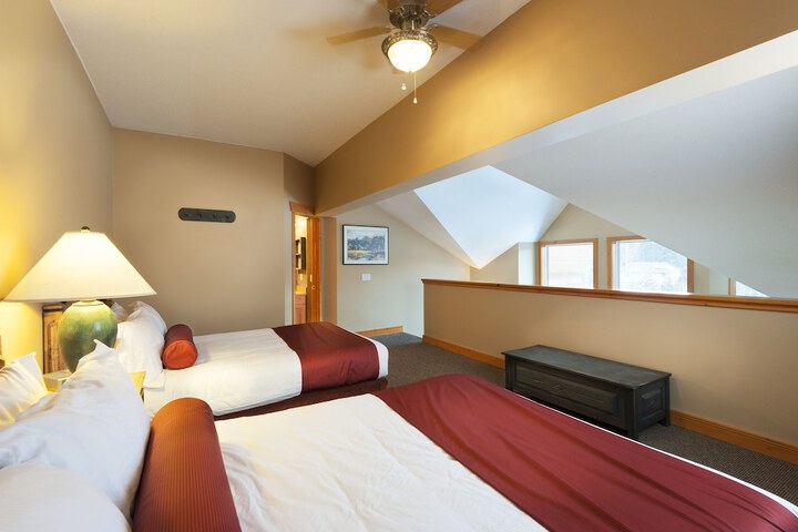 Room 12 of 27