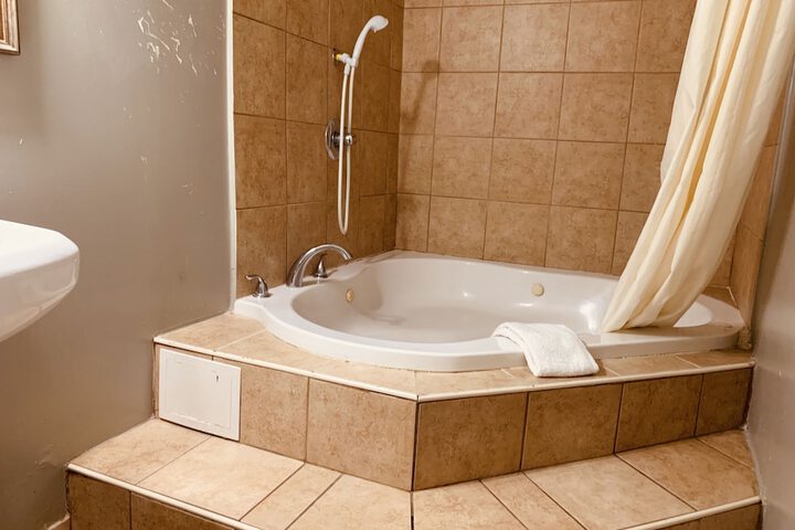 Hot Tub 27 of 30