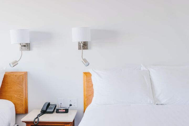 Room 6 of 13