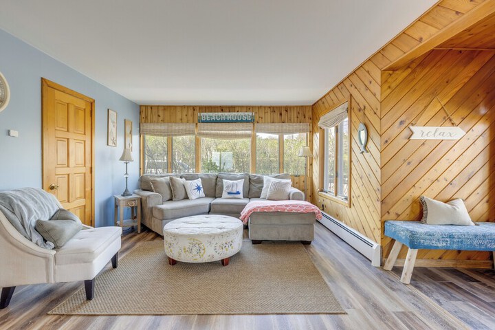 Amazing Rocky Point Retreat Overlooking the Sound!