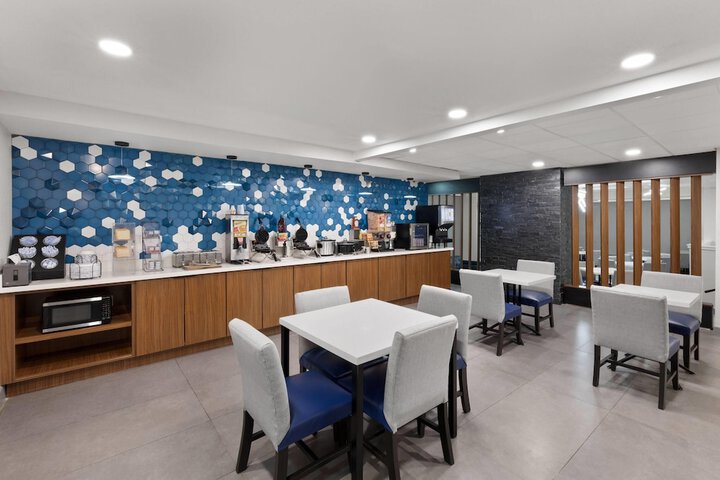 La Quinta Inn & Suites by Wyndham Houston Stafford Sugarland