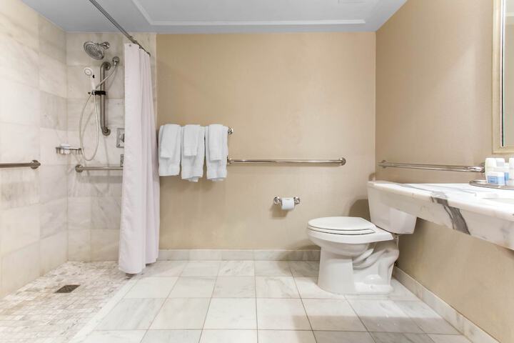Room 45 of 200