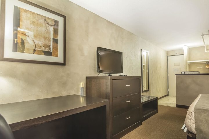 Room 15 of 28