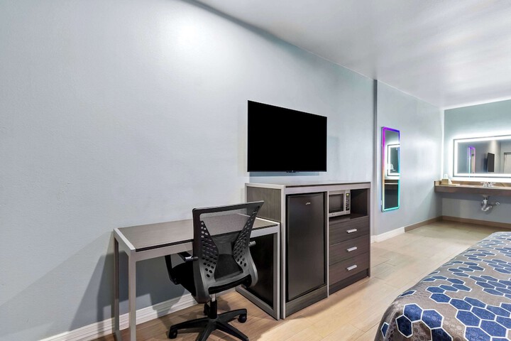 Econo Lodge Inn & Suites Channelview - Houston East
