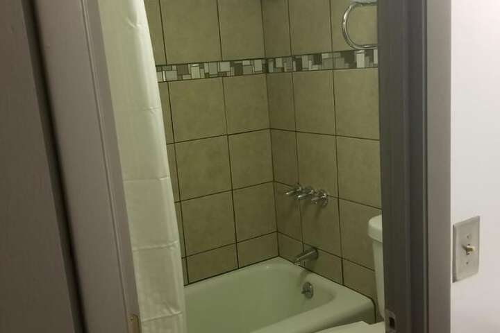 Room 9 of 32