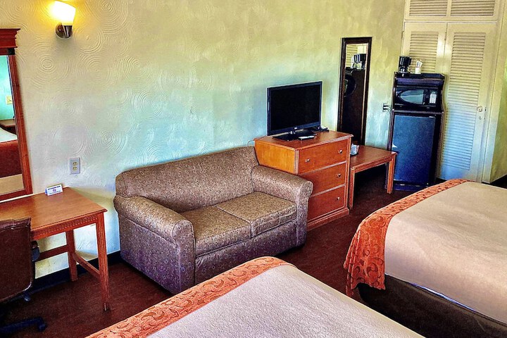 Room 12 of 25