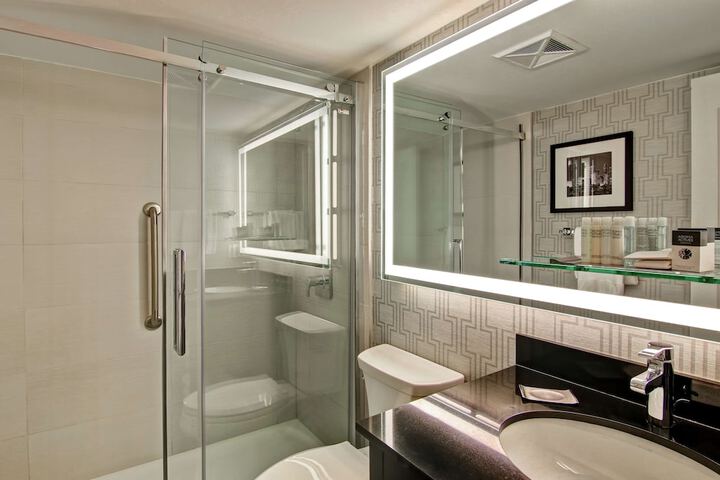 DoubleTree by Hilton Hotel Toronto Downtown