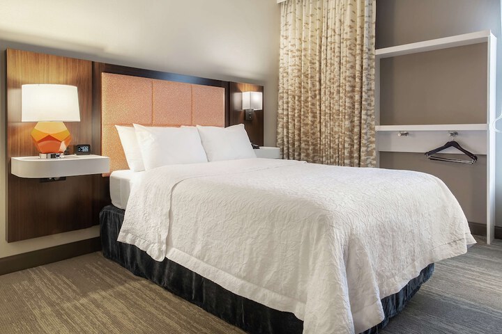 Room 10 of 24