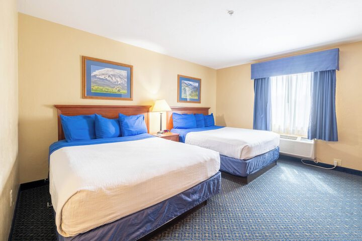 Blue Mountain Inn & Suites
