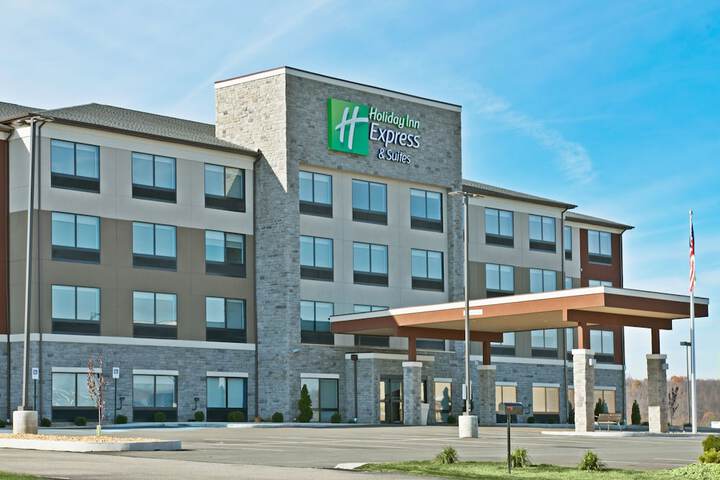 Holiday Inn Express & Suites Uniontown by IHG