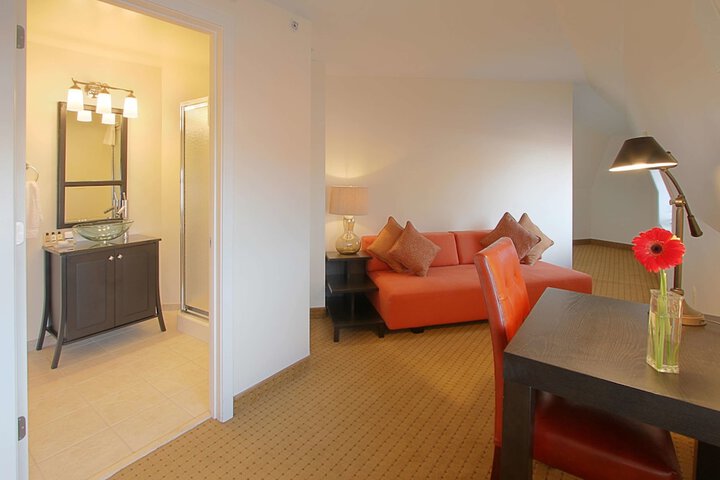 Room 13 of 27