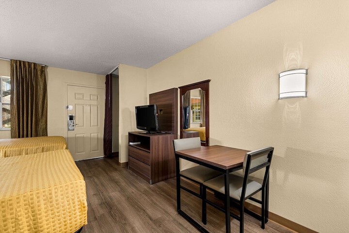 Room 18 of 18