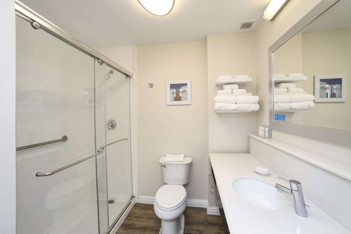 Room 12 of 25