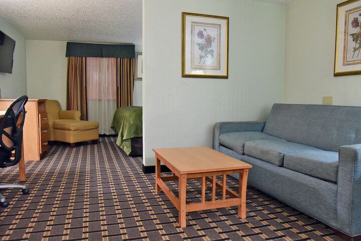 Room 44 of 75