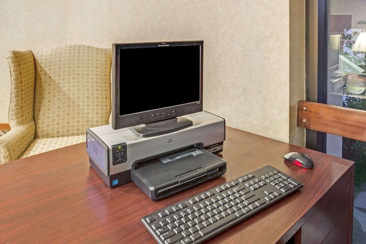Business Center 25 of 25