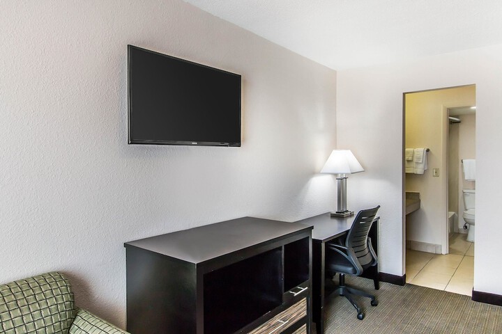 Room 13 of 33