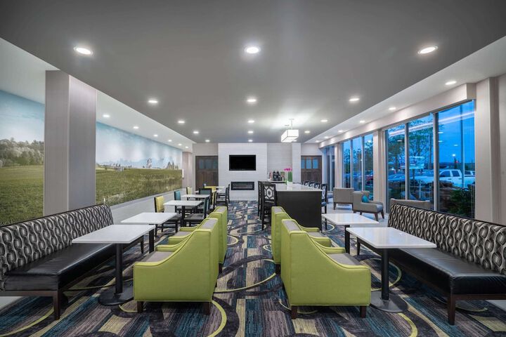 La Quinta Inn & Suites by Wyndham West Memphis