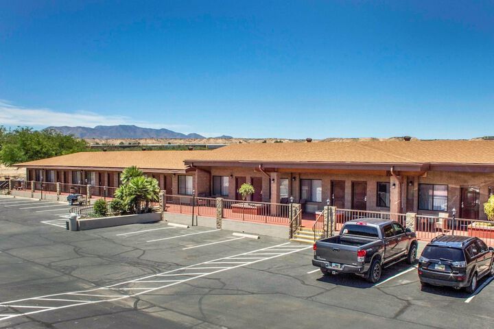 Hotel 6 of 43