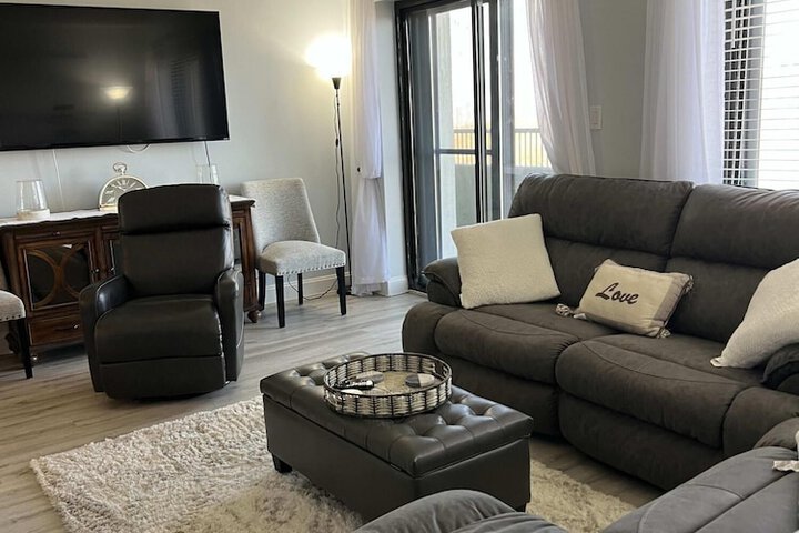 Uhost AI 2BR Condo Scenic Mountain Retreat