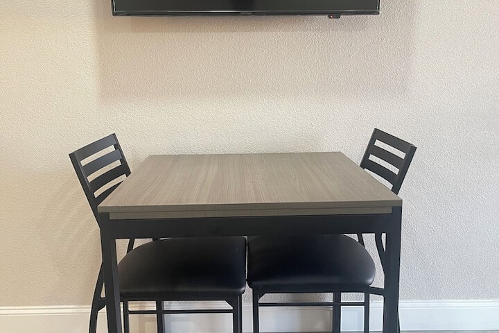 Room 9 of 14