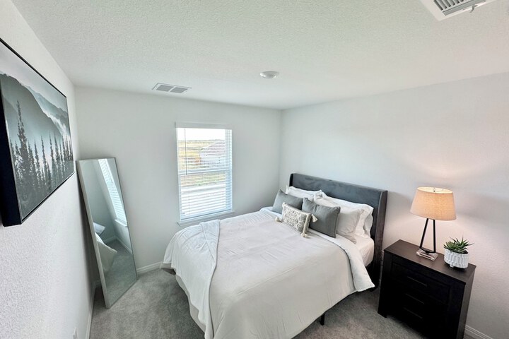 Modern 4BR New Home w Luxury Touches