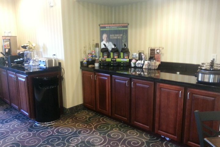 Cobblestone Inn & Suites - Bloomfield