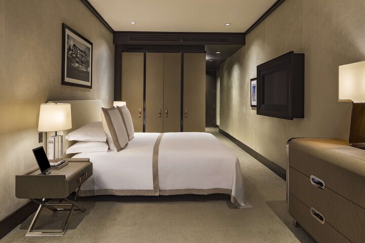 Room 43 of 70
