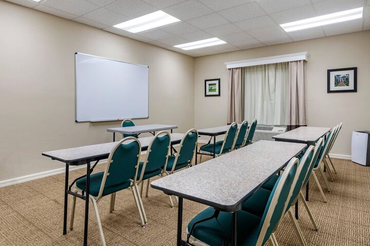 Comfort Inn & Suites DeLand - near University