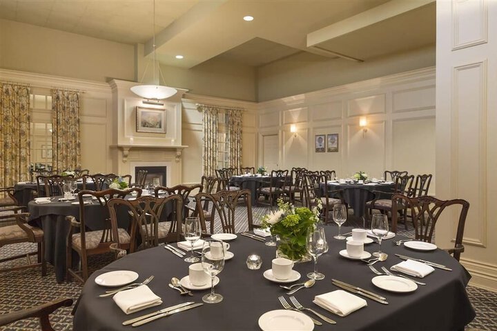Ballroom/Hall 63 of 76