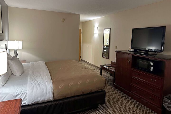 Room 7 of 9