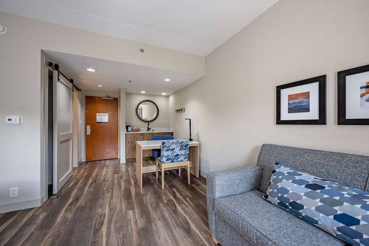 Room 14 of 22