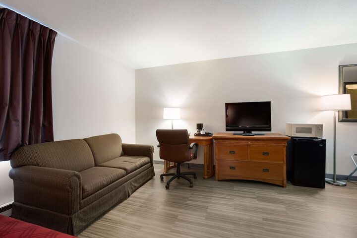 Room 9 of 38