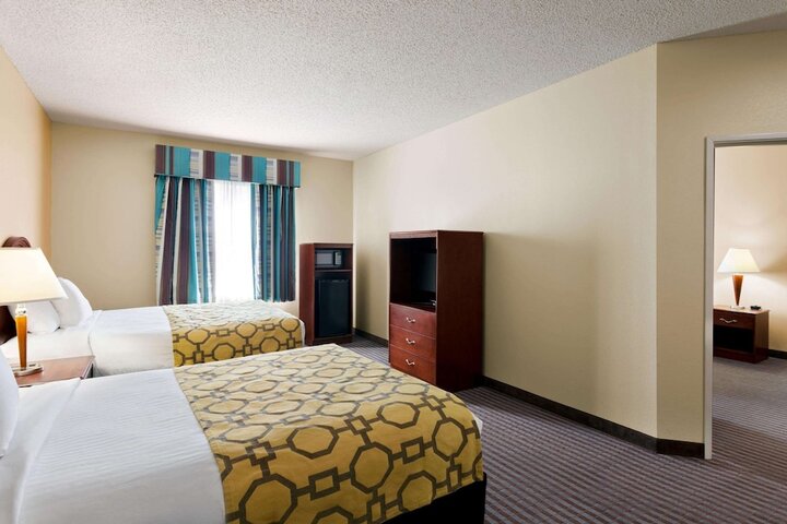 Room 8 of 18